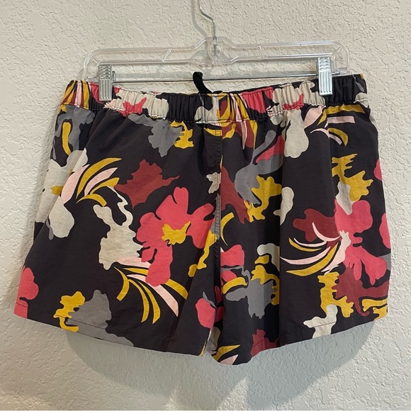 Patagonia Barely Baggies Shorts - Size Large - Picture 2 of 4